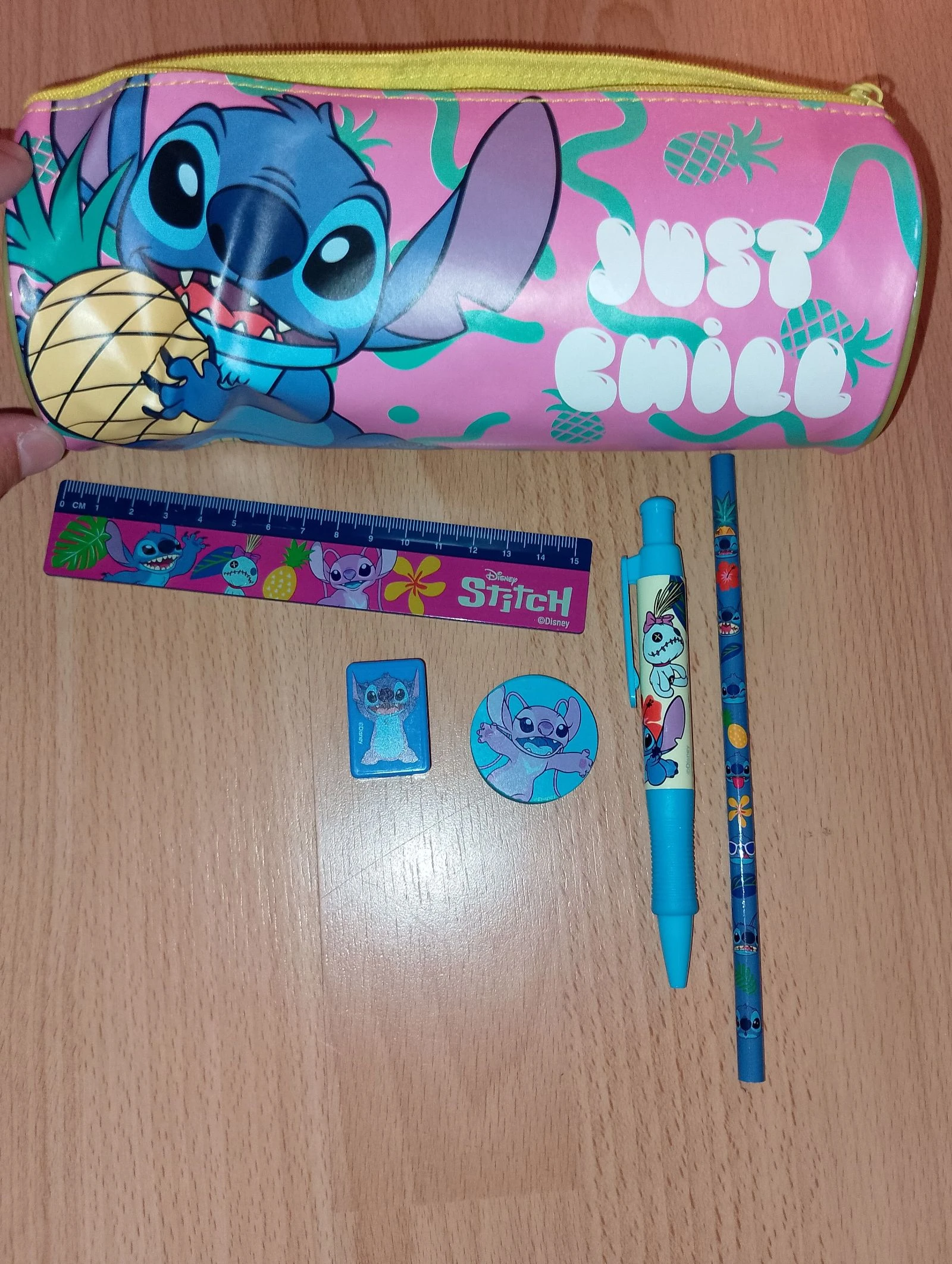 Lot neuf de papeterie Disney Stitch avec trousse
